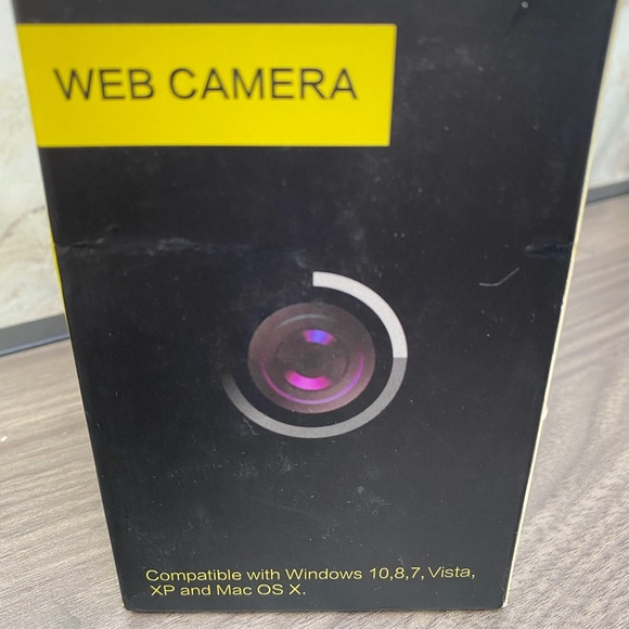New in Box Web Camera with Privacy Cover - Picture 2 of 7